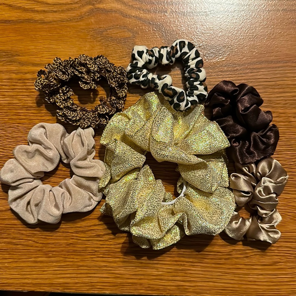 6 pc hair scrunchies. Gold and brown.